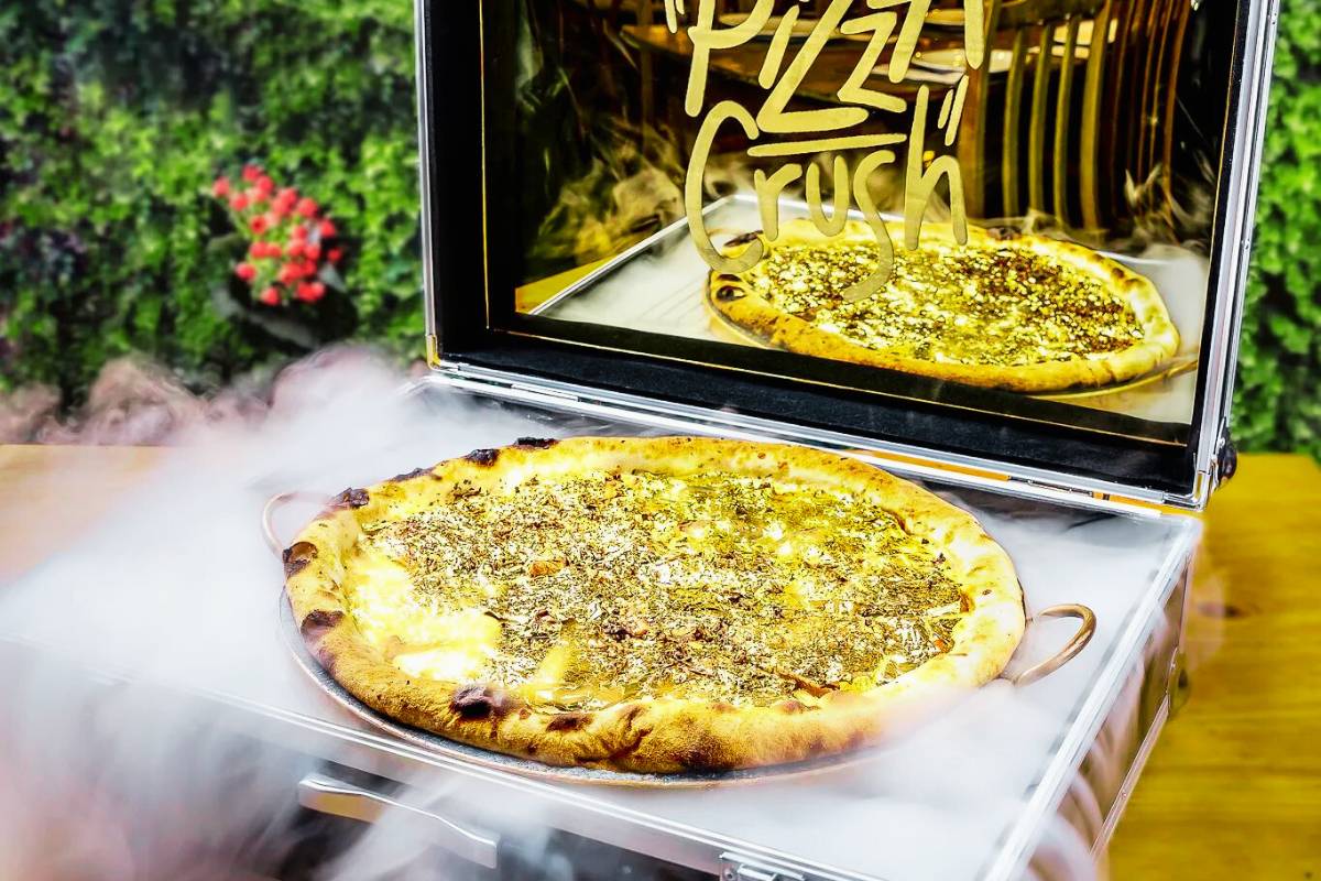 Mais cara do Brasil, pizarria de SC lança inusitada pizza com ouro